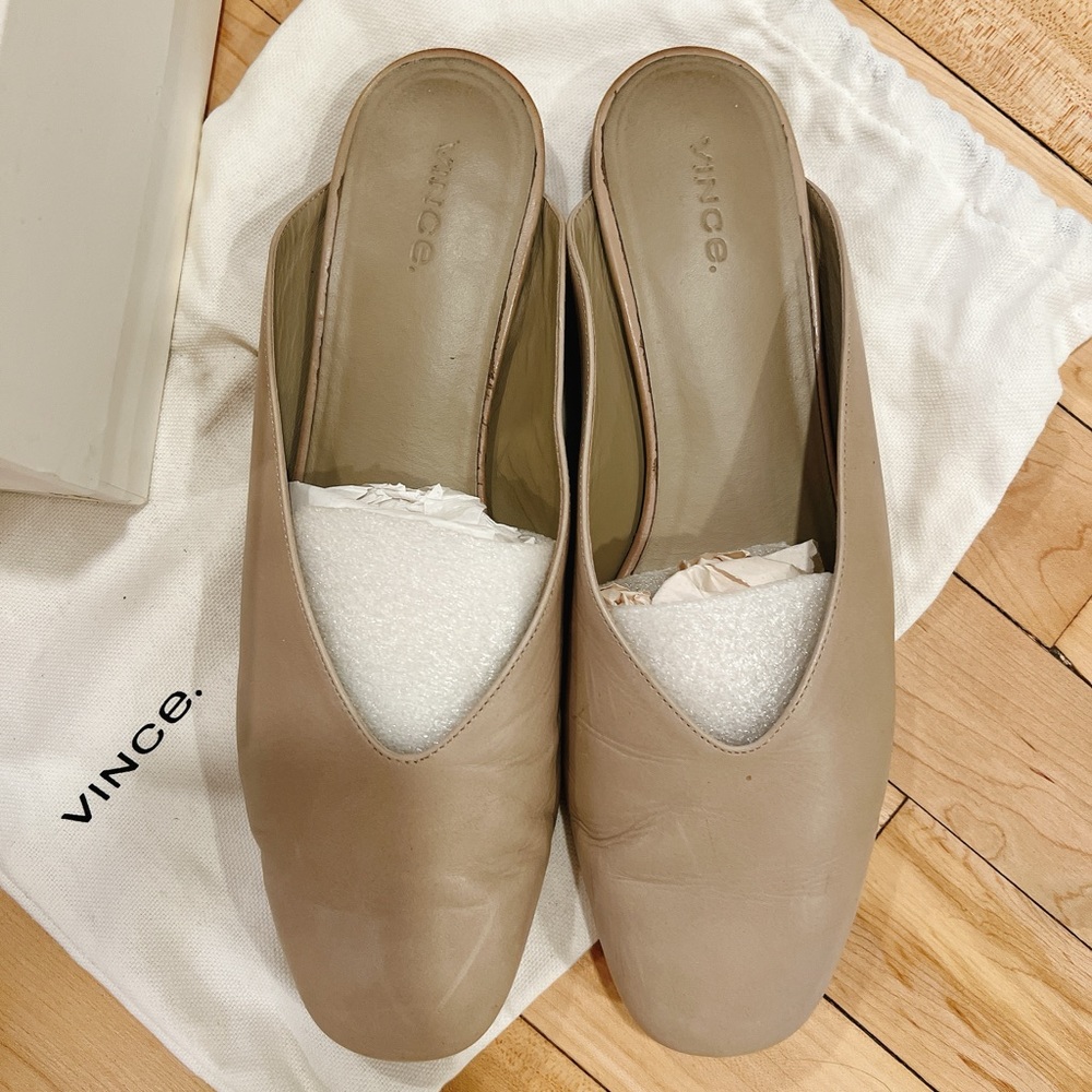 Vince Levins Leather Mules — size 8